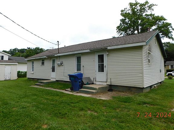 2nd image of 976 Waukonda Ave
