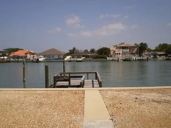 2501 Bayshore Dr, Belleair Beach, FL 33786