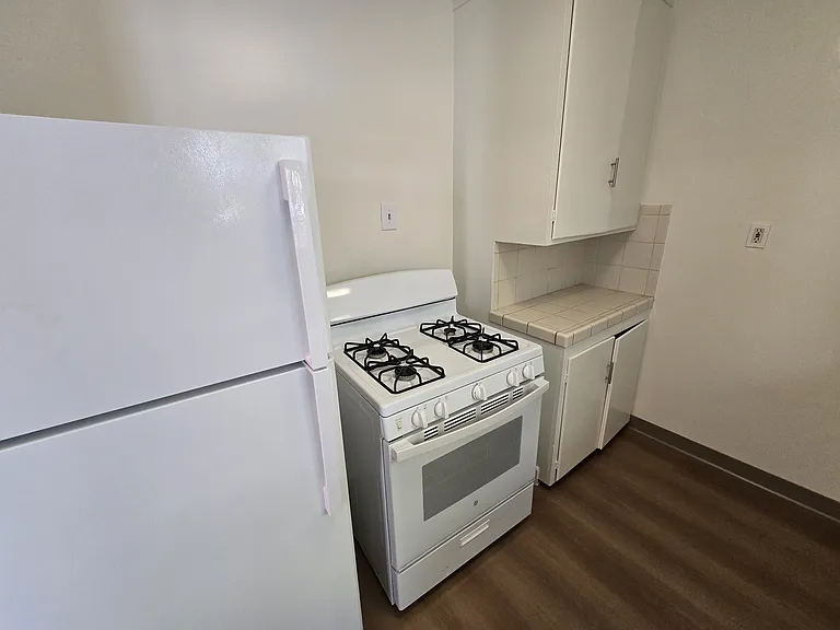 844 Adams St — Photo 9