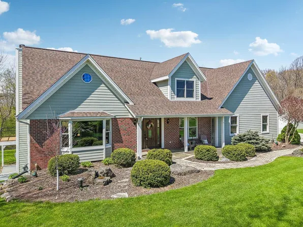 933 Elmwood Way COURT, Hubertus, WI 53033