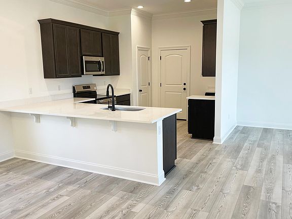 4th image of 298 Marie Claire Dr
