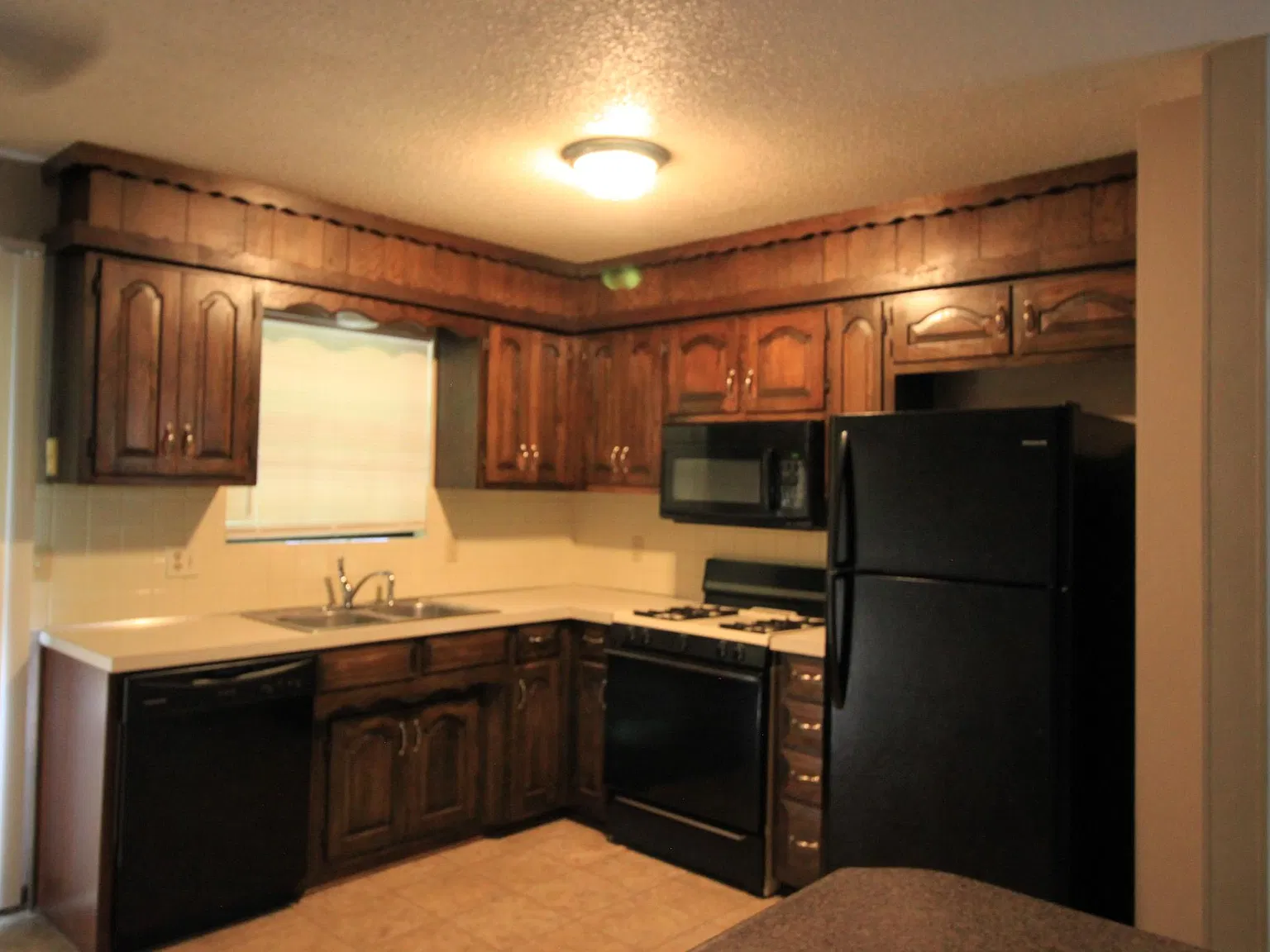 2 bed, 1.5 bath, 1200 sqft, $1,145 — Photo 3