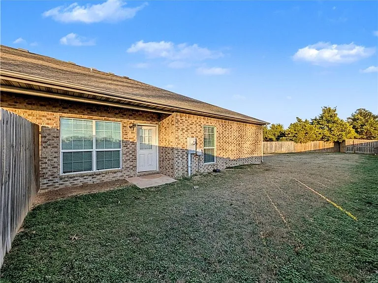 862 Oakwood Ct — Photo 21