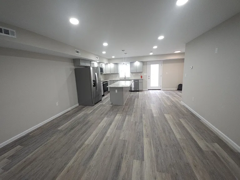 1068 Lakeland Dr — Photo 35