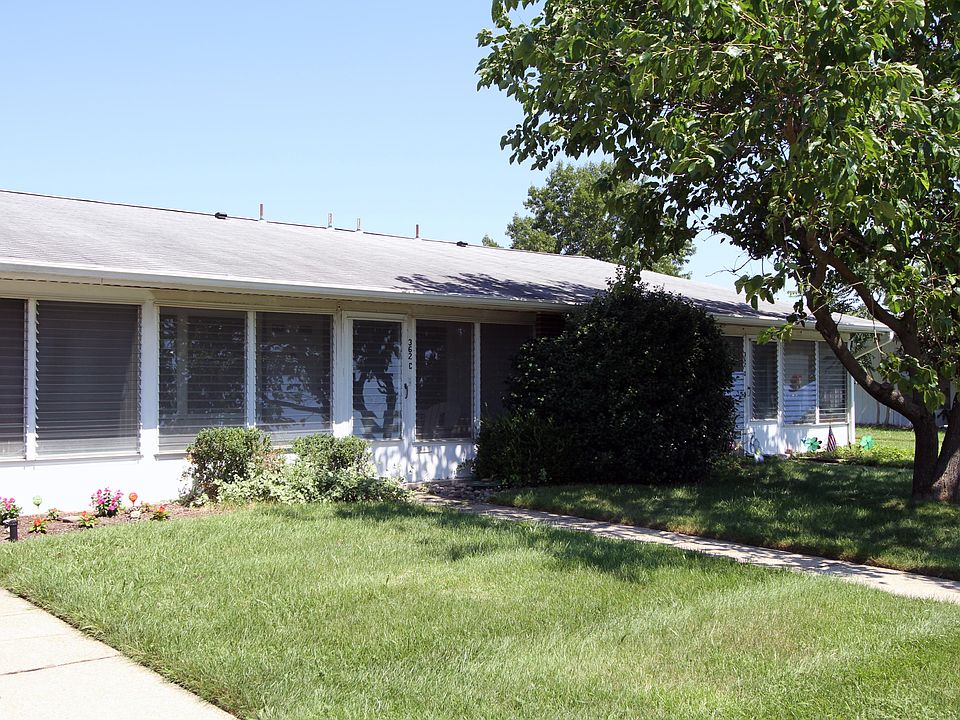1st image of 362 Chesterfield Court #C