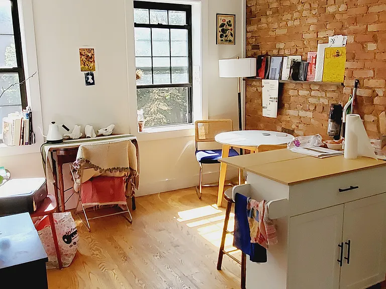 129 Ryerson St #2 — Photo 1