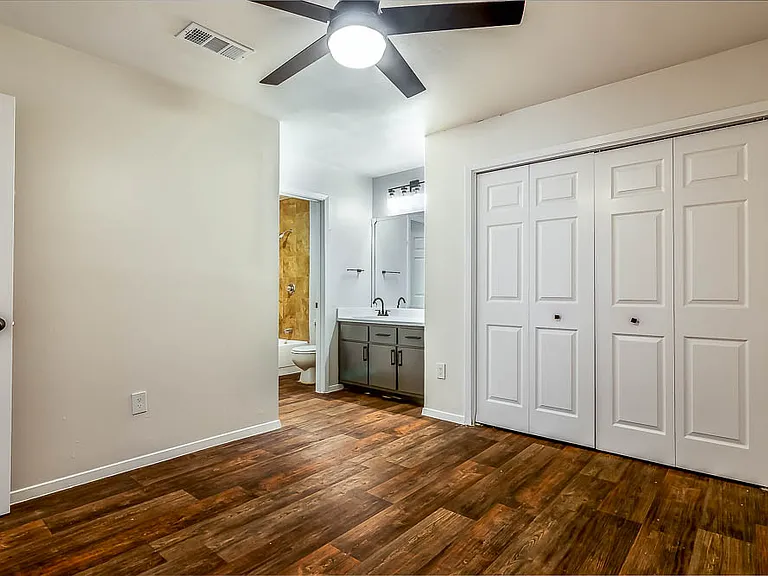 View of the sleeping area into the ensuite bathroom in our 1 bedrooms unit!