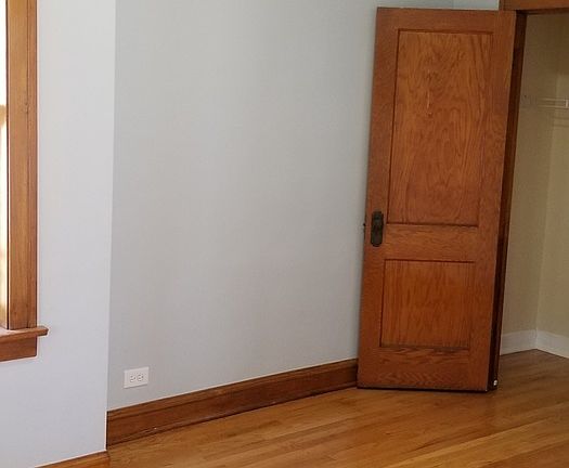3rd image of 3525 Scoville Ave