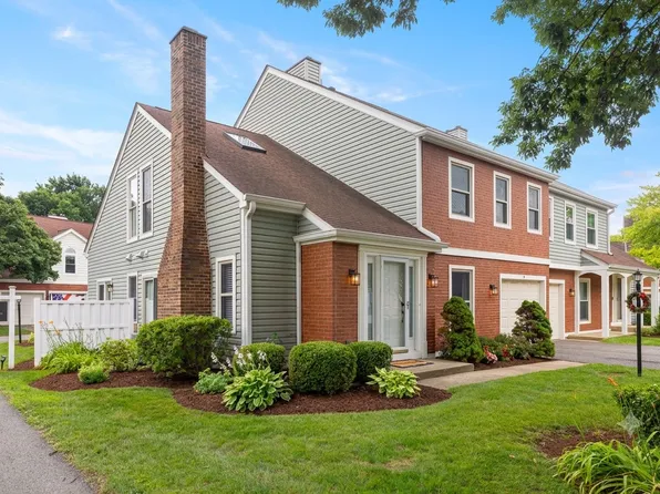 41 S Stonington Dr, Palatine, IL 60074
