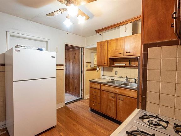 5th image of 4015 Strong Ave