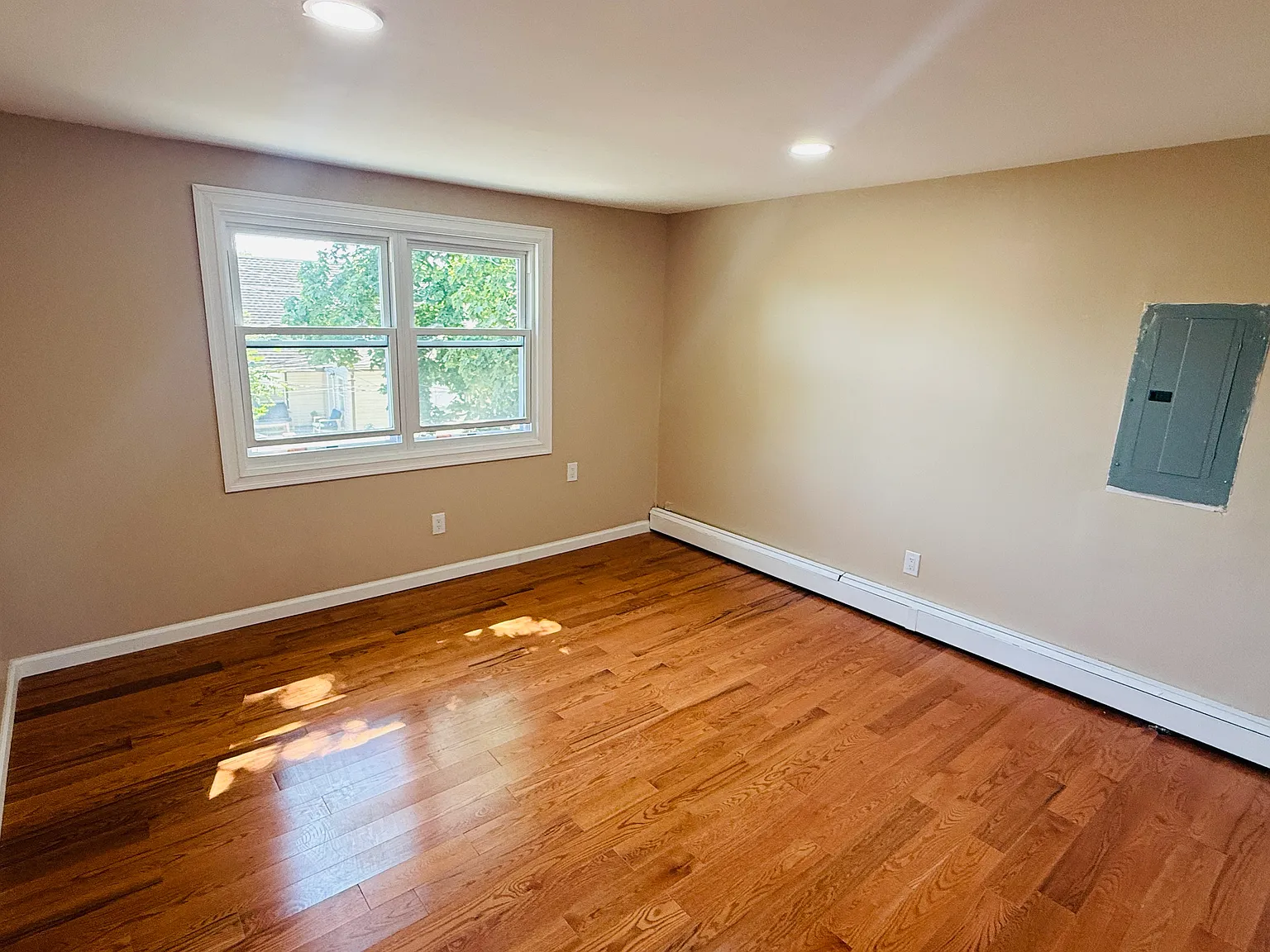 Rigger Ln, Levittown — Photo 3
