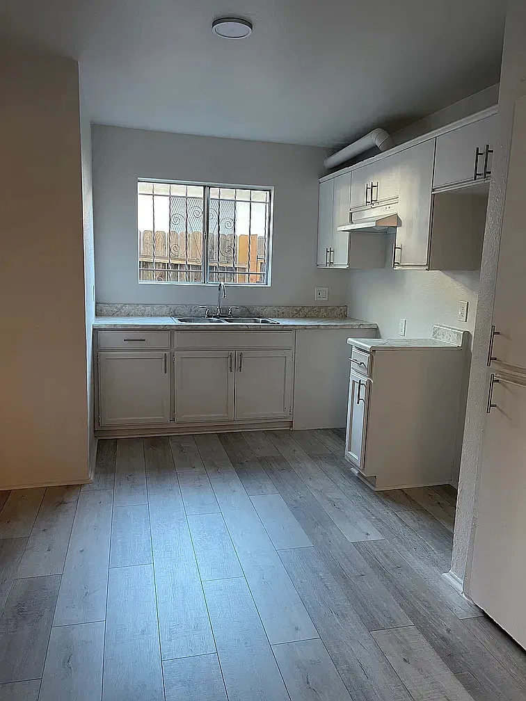 3 bed, 800 sqft, $2,495 — Photo 4