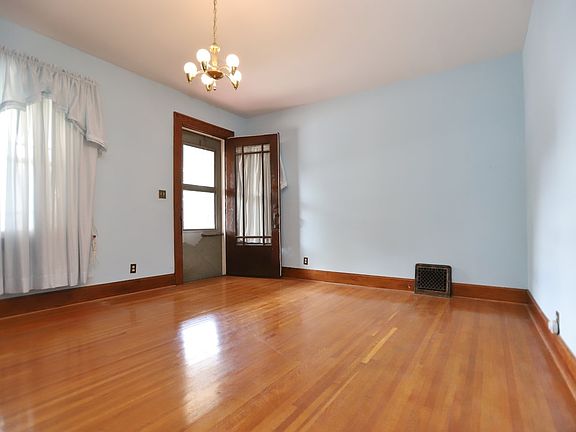 2nd image of 1014 E Blackford Ave