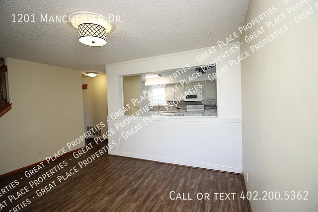 1201 Manchester Dr — Photo 8
