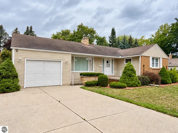 445 Yale Ave, Alma, MI 48801