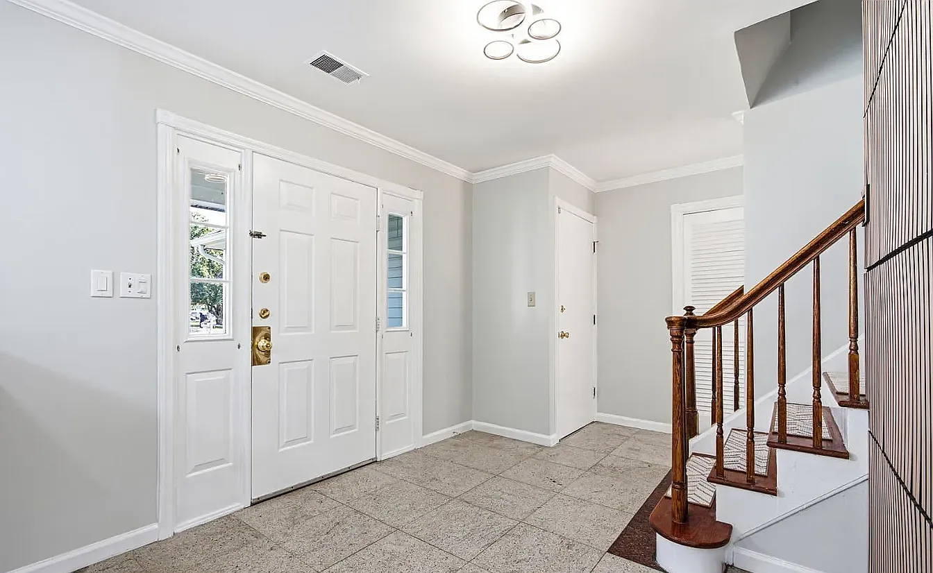5 bed, 2.5 bath, 1920 sqft, $4,200 — Photo 3