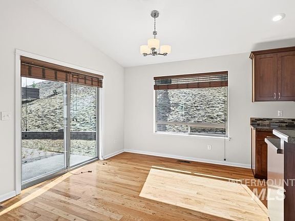 5th image of 2621 Granville St