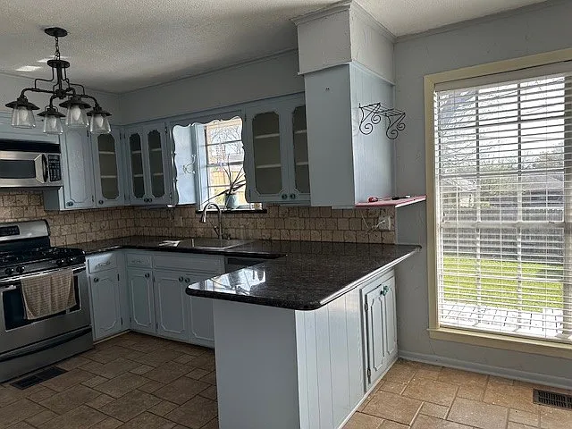 3104 Frances Dr — Photo 7