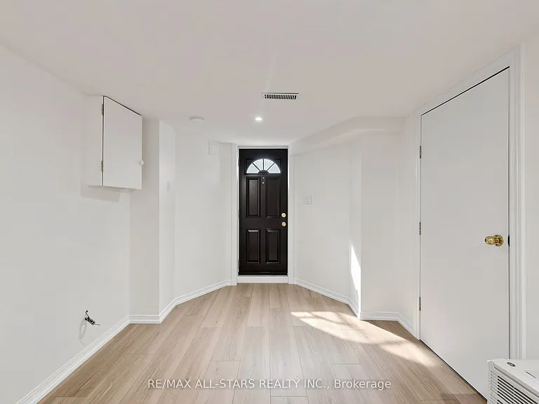 68 Macpherson Ave — Photo 42