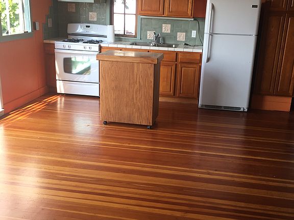 5th image of 824 Everett Ave
