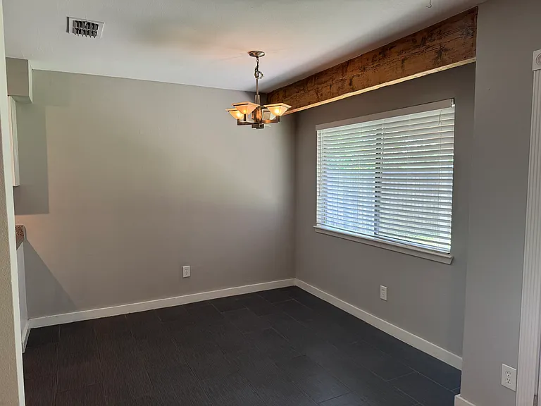 5201 Suburban Dr — Photo 7