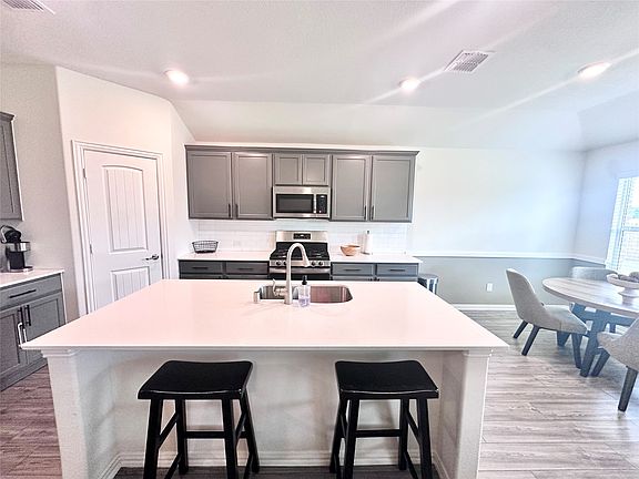 5th image of 1364 Renoir Dr