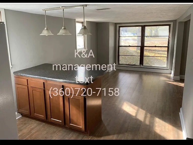 3600 N Franklin St — Photo 1