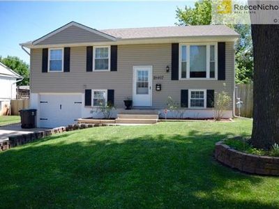 18407 E 9th St N, Independence, MO, 64056