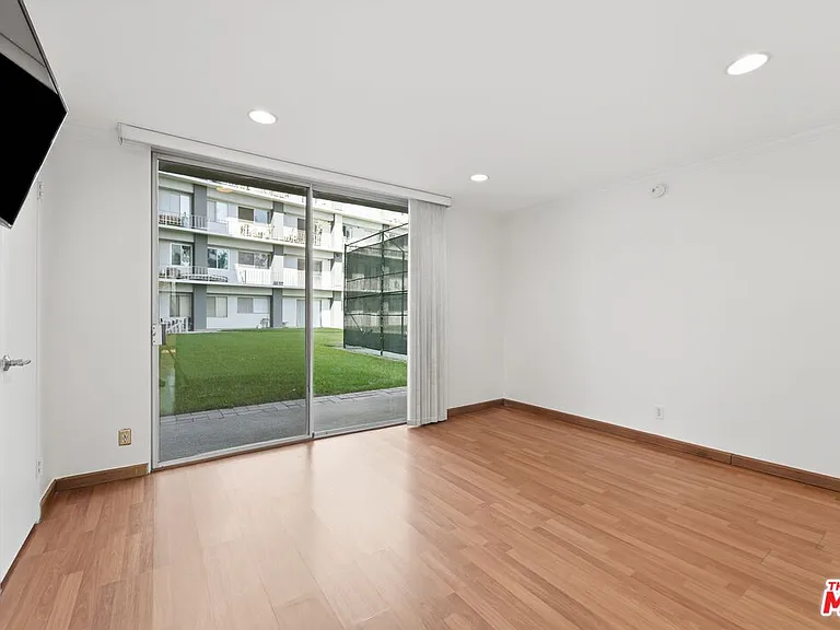 100 S Doheny Dr #213 — Photo 14