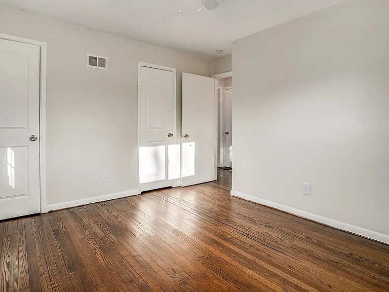 3604 E 61st St — Photo 17