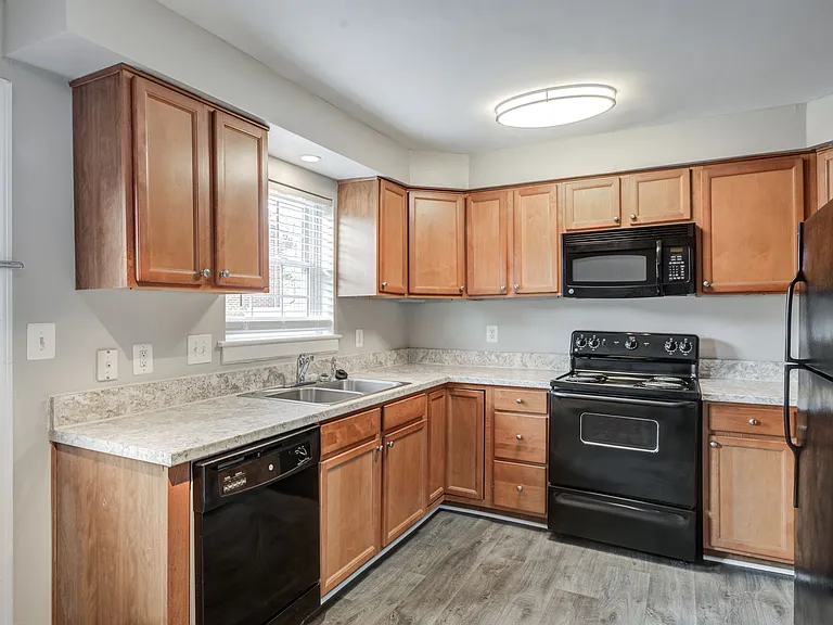Maple Bay Apartment Townhomes — Photo 2
