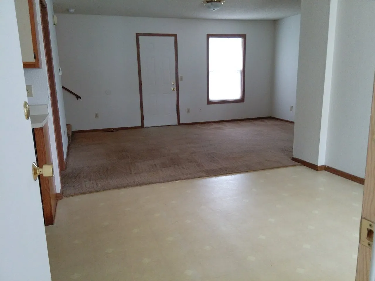 Great 2 Bed 2 Bath 1 Car Garage Split Level Duplex — Photo 2