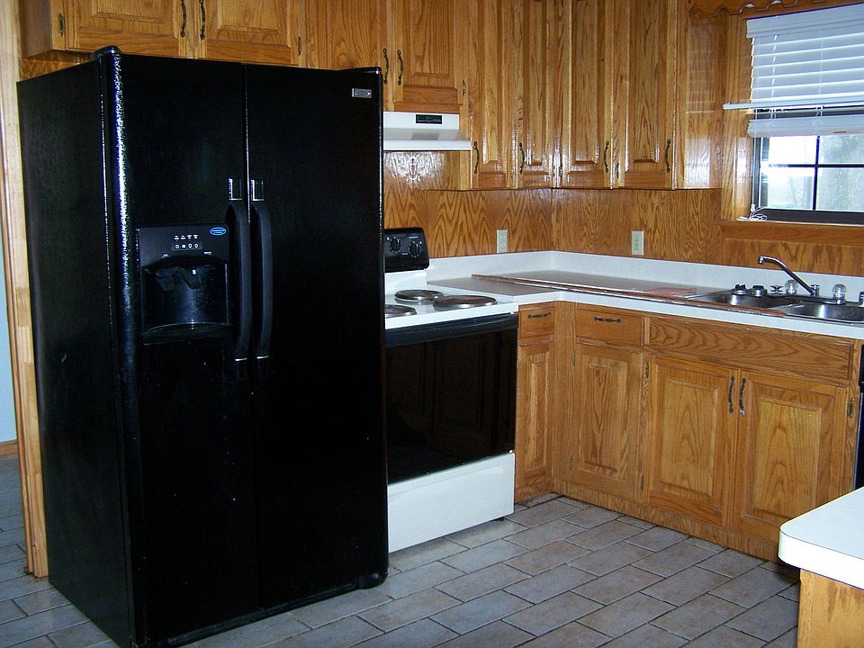 1st image of 702 Leslie St