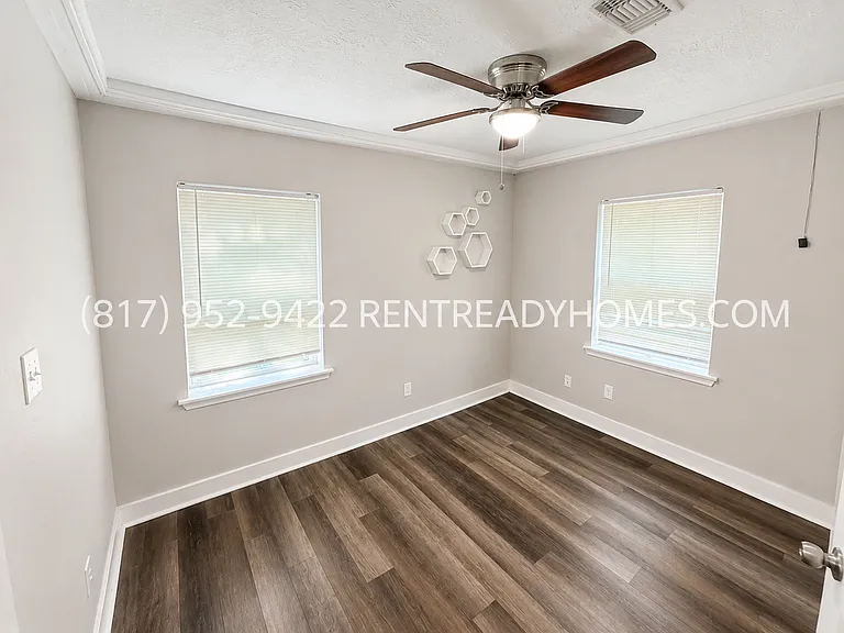1621 Locust St — Photo 14
