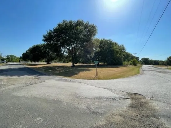 42 April Cv, Streetman, TX 75859