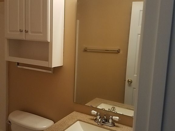 5th image of 469 Northwoods Dr