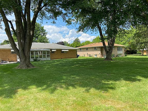 Spacious back yard