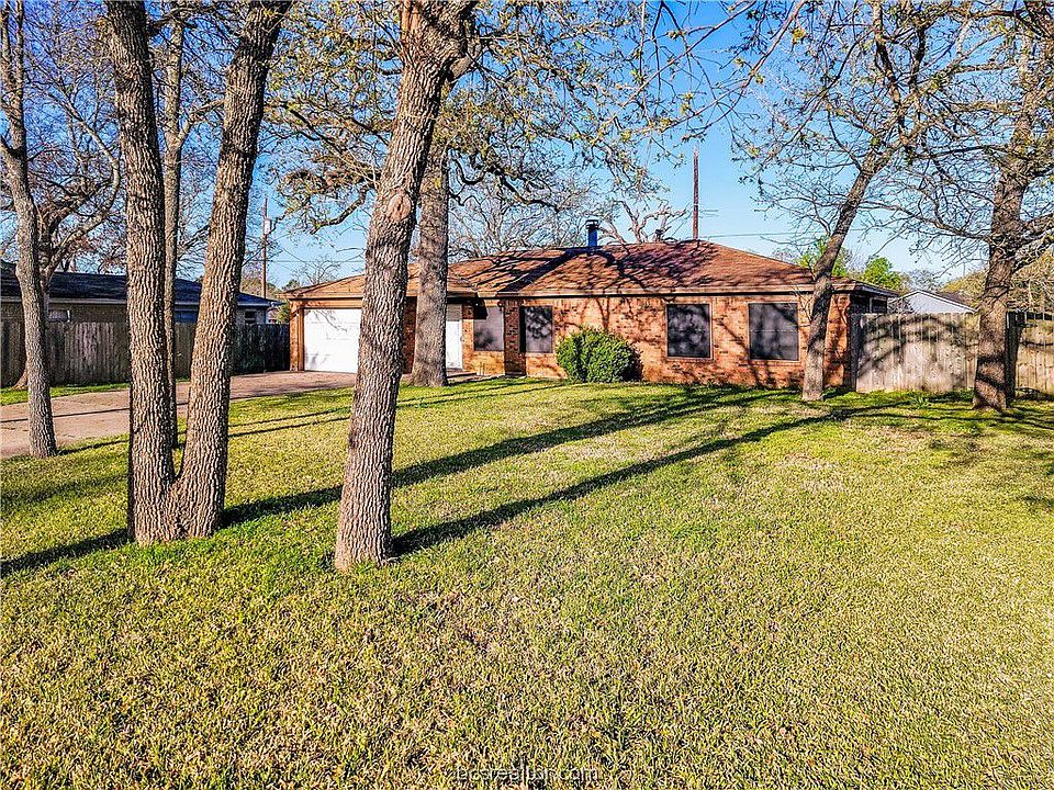 1st image of 4011 Woodcrest Dr