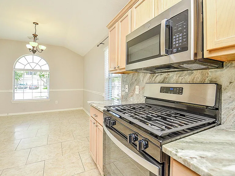 14618 Rochelle Ct — Photo 11