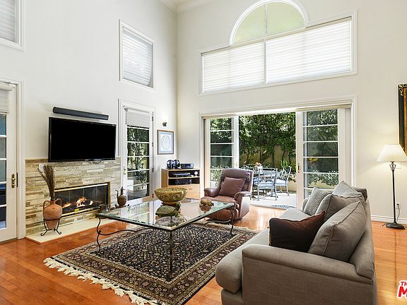 3rd image of 1522 S Bentley Ave #102