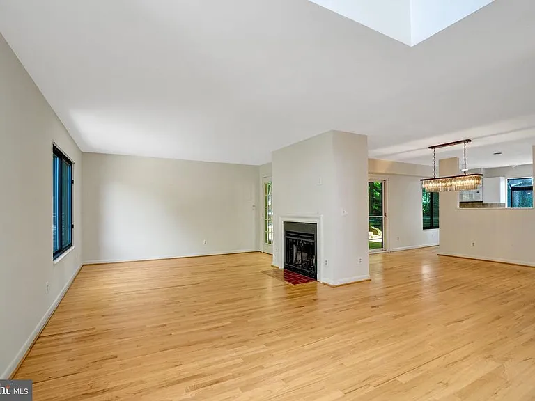 203 W Glendale Ave — Photo 21