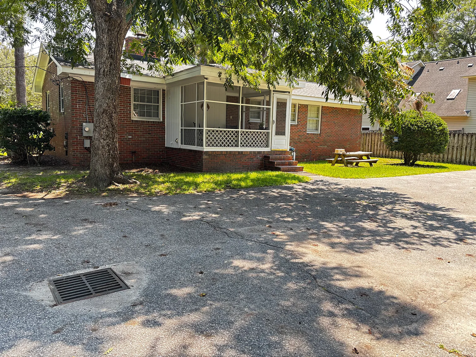 930 Bonham Ave — Photo 3