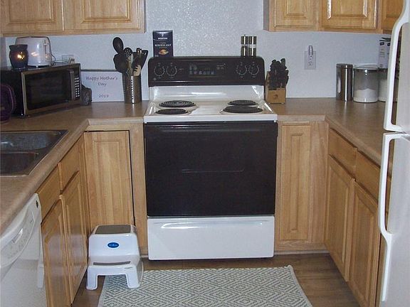 5th image of 579 Alton Way Unit B