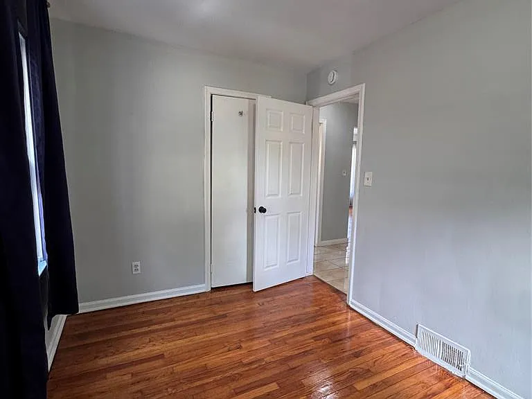 28025 Joan St — Photo 9