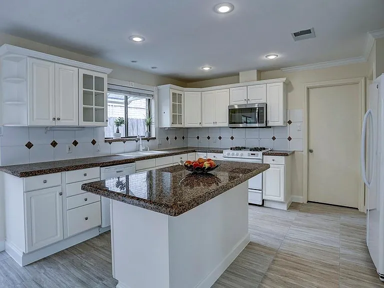 13819 Starhill Ct — Photo 3