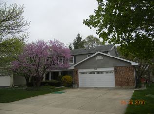 729 S Point Dr, Schaumburg, IL 60193