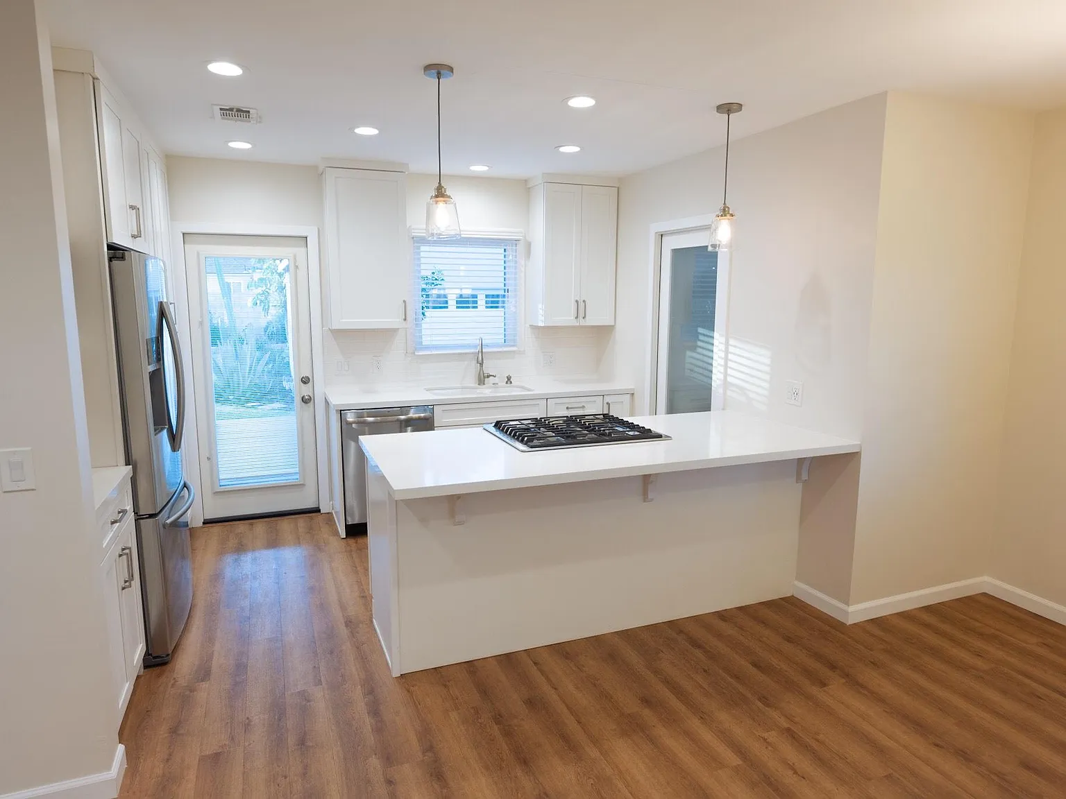 2291 Roswell Ave — Photo 2