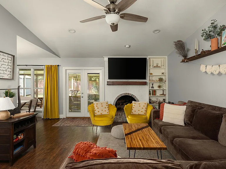 1012 Red Cliff Dr — Photo 9