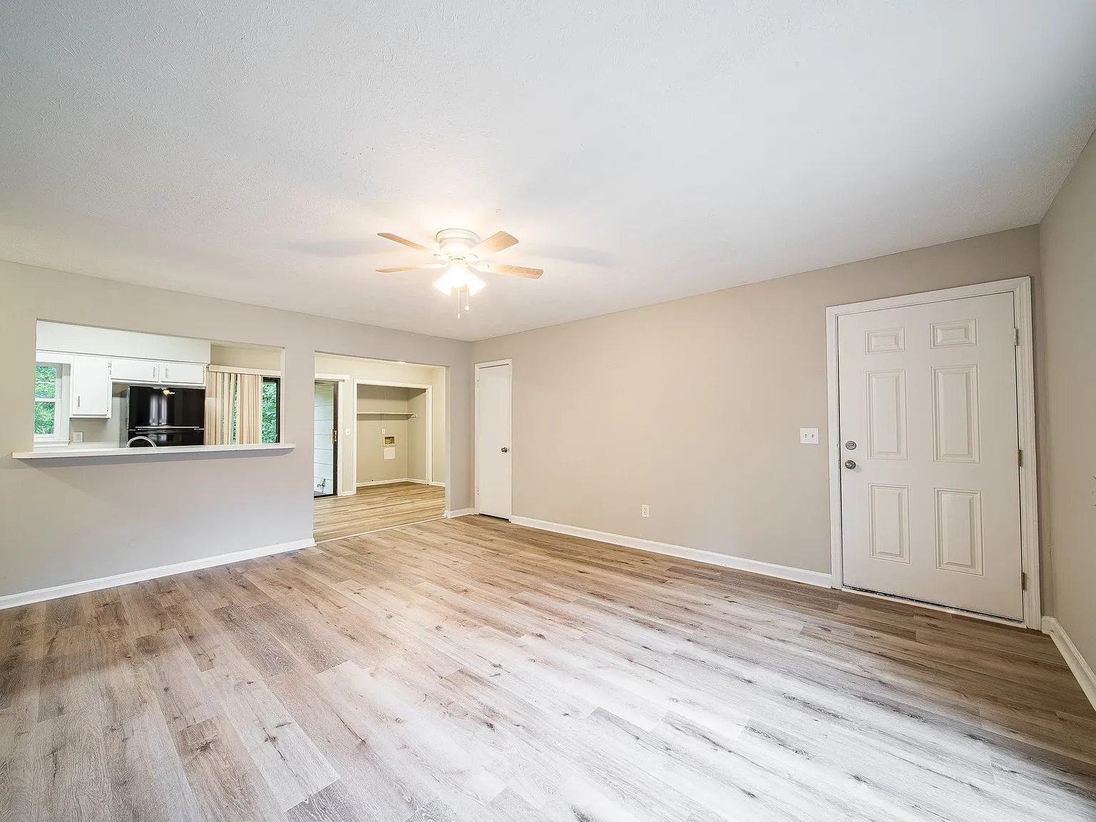 786 Dogwood Dr — Photo 2