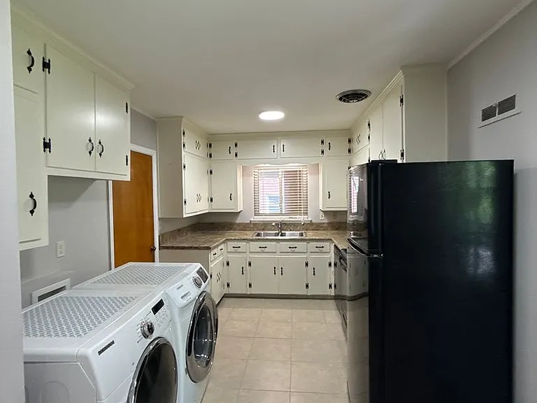 932 Hickory Nut St — Photo 7